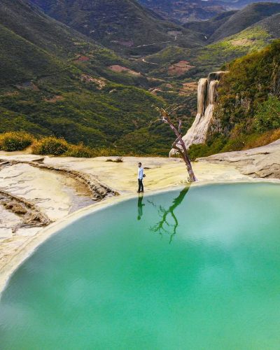 “Cuídate mucho porque tienes un pendiente- Viajar a Oaxaca por una tlayuda y un mezcal” ... Frase por- @fcoronado 👏 Hoy se celebra el “Día de la Tierra” y no queda más que reflexionar sobre nuestro “papel (1)